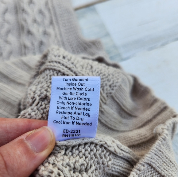 Evereve Chloe Cable Sweater Vest Oatmeal V Neck Size Small - Picture 6 of 6